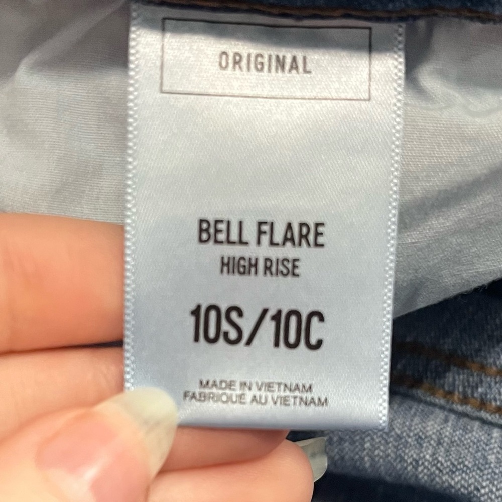 Express waist 32” women’s bell flare high rise jeans - Picture 3 of 12